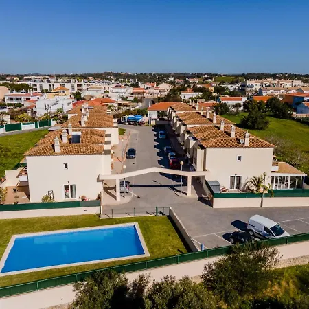 Casa De Ferias Ferreiras/albufeira Com Piscina * البوفيرا